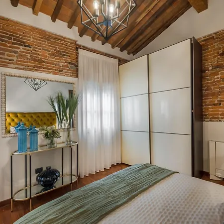 아파트 Tuscan Charm In The Heart Of *