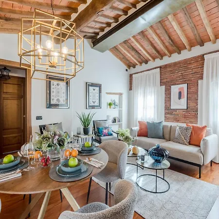 Tuscan Charm In The Heart Of 아파트 *